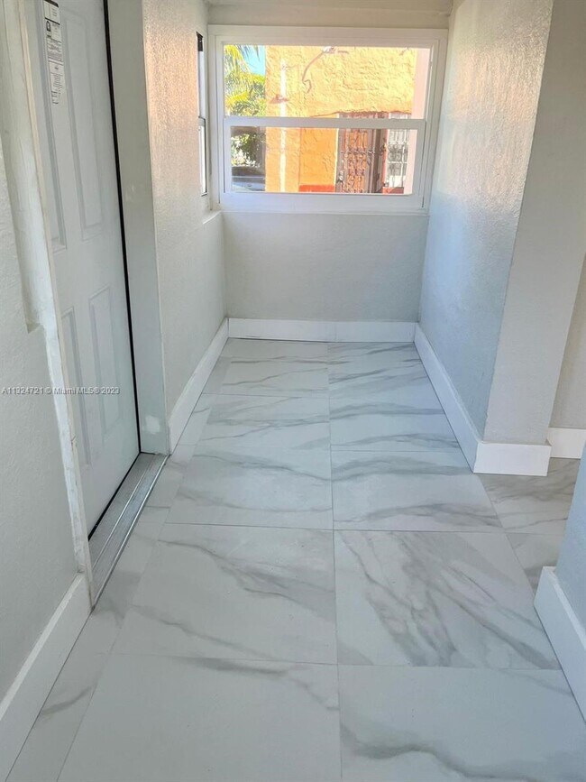 Foto del edificio - 1960 NW 49th St