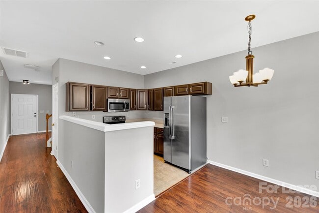 Building Photo - 11054 Dixie Hills Dr