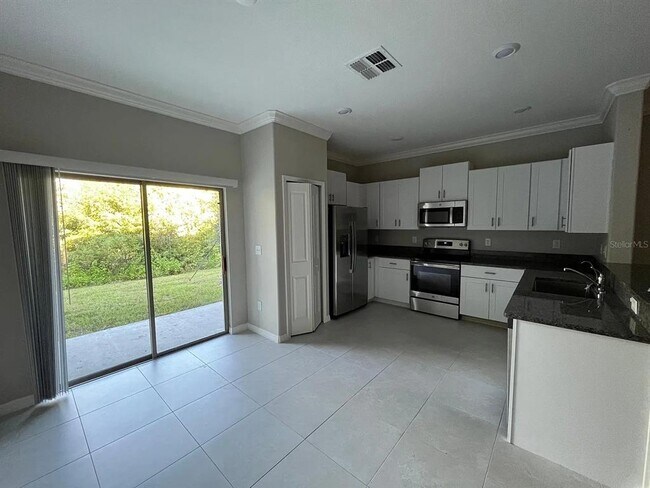 Foto del edificio - 1498 Cassius St