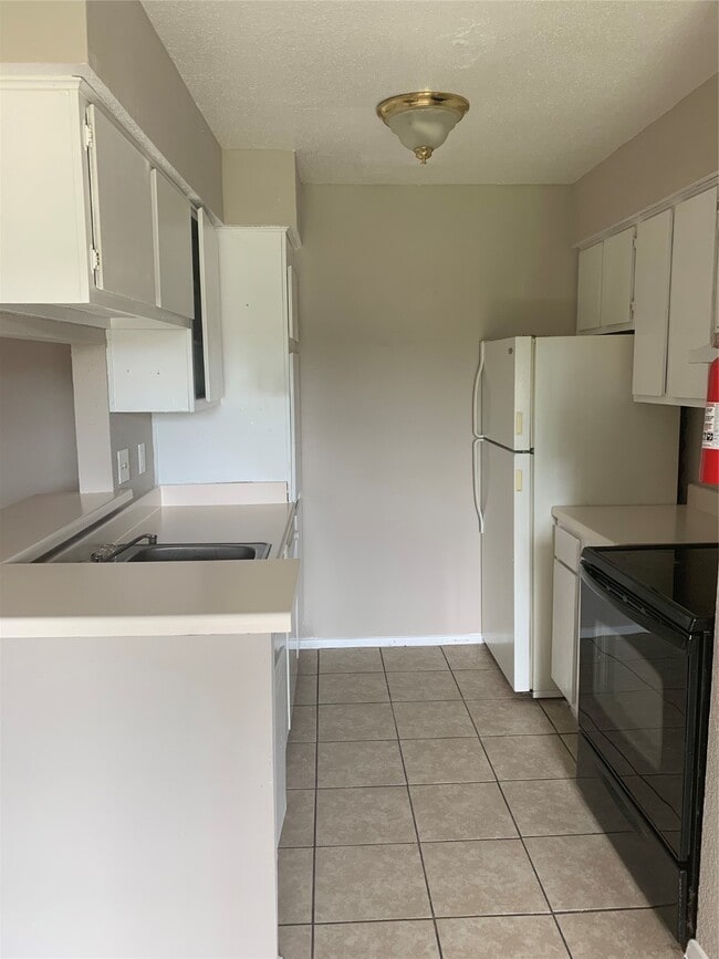 Building Photo - 13480 S Thorntree Dr