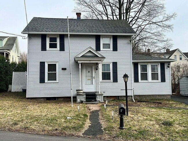 Building Photo - This charming, 2-bedroom single family can be yours to call home. Inside, you'll find a well-desi...