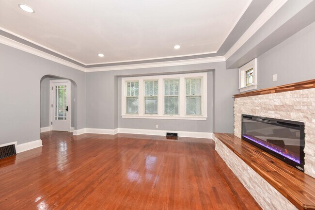 Building Photo - 4831 N 70th St