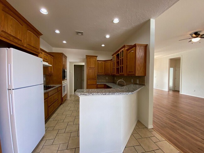 Foto del edificio - Great location with easy highway access.