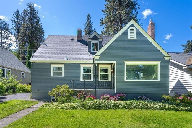 Building Photo - South Hill 1 1/2 Story 4 Bedroom 3 Bath Home