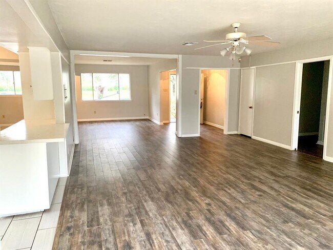Building Photo - 7915 S Braeswood Blvd