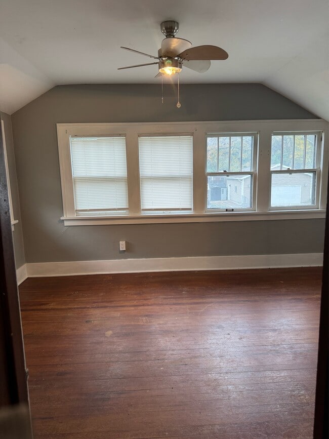 Foto del edificio - 1019 Ave C