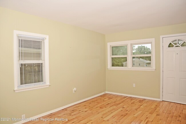 Building Photo - 465 Monmouth Ave