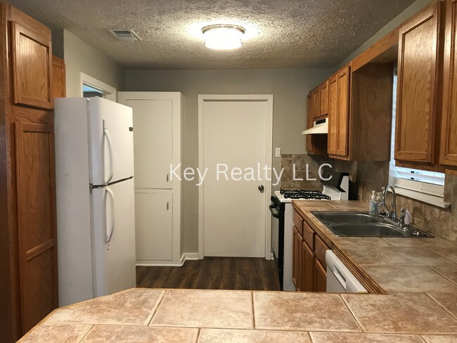 Building Photo - ****2016 Clover - Alexandria