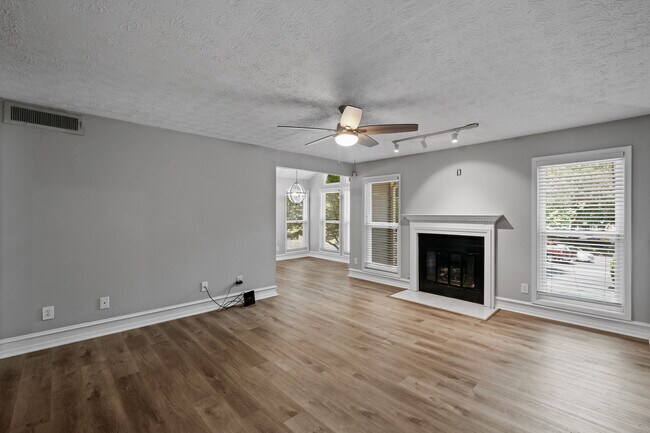 Building Photo - 2013 Canyon Point Cir