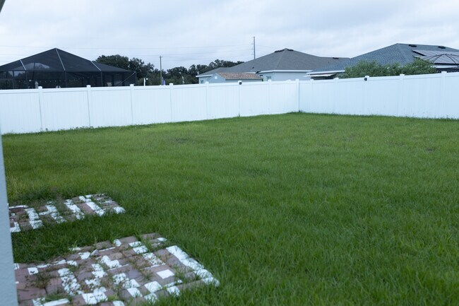 Building Photo - 213 Talladega Ln