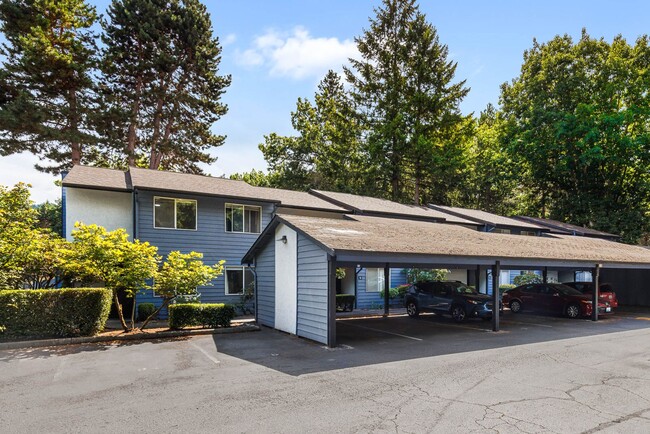 Building Photo - End-Unit Townhome in the Heart of Downtown Issaquah