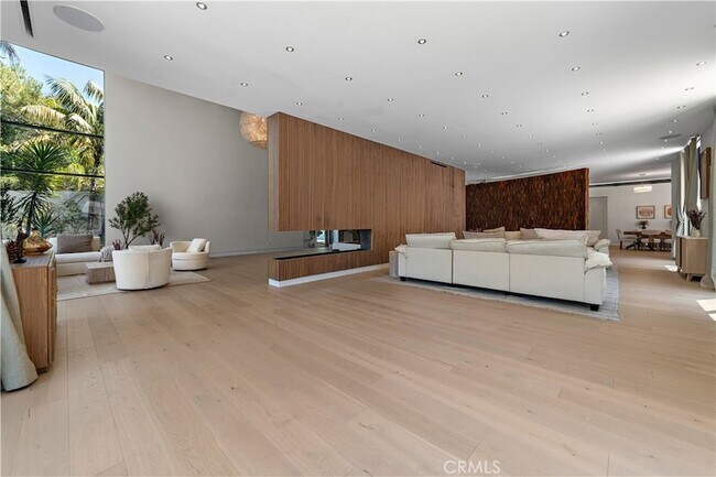Foto del edificio - 1024 Summit Dr