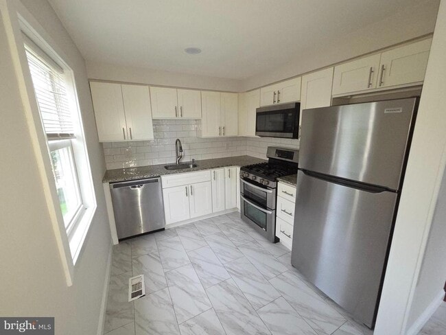 Building Photo - 13071 Cardella Pl