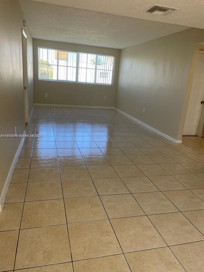 Foto del edificio - 6065 NW 186th St