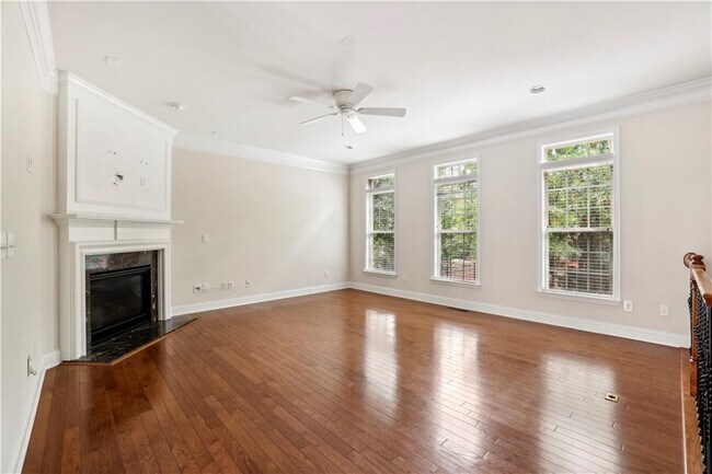 Building Photo - 1001 E Paces Ln NE