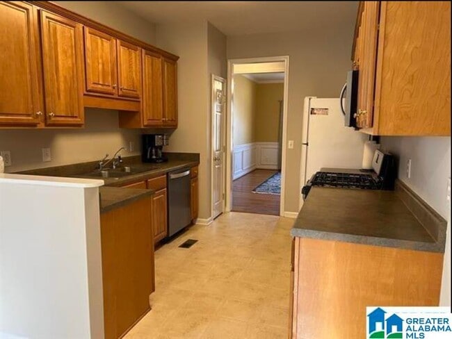 Building Photo - 205 Camellia Dr