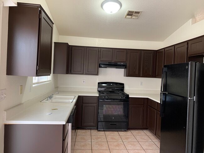 Foto del edificio - 6441 Rosemount Ave