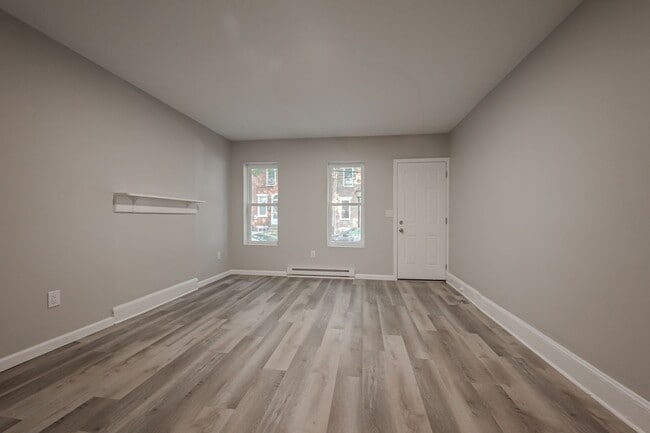 Building Photo - 3 Bedroom Townhouse