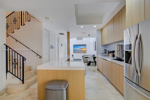 Foto del edificio - 4867 Ponce de Leon Blvd