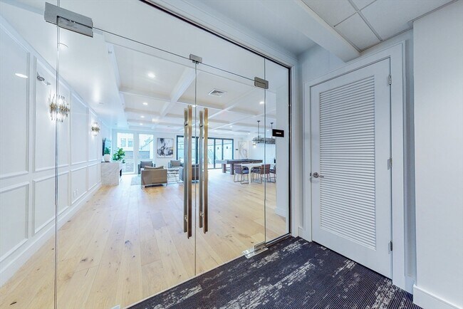 Foto del edificio - 420 W Broadway