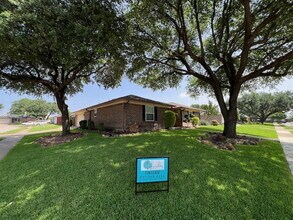 Building Photo - 1401 Fieldstone Ct E