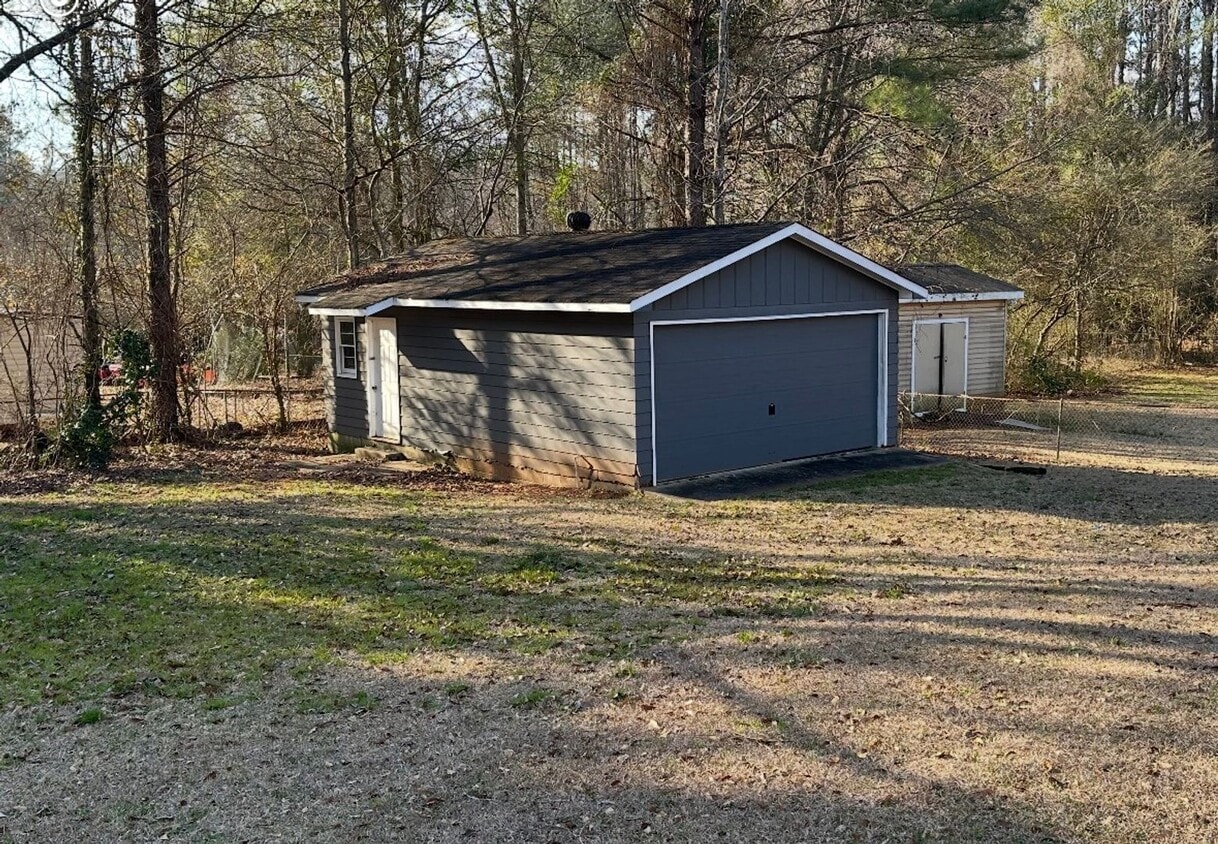 Building Photo - 115 Melrose Dr