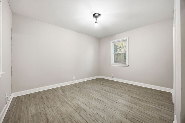 Building Photo - 2717 S Clark Dr