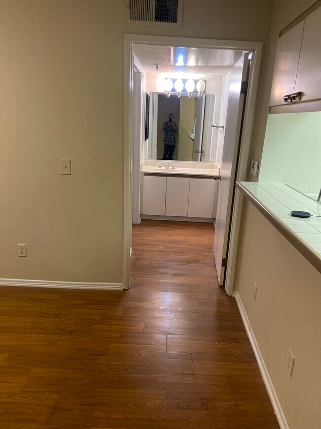 Foto del edificio - Midvale Ashton Plaza