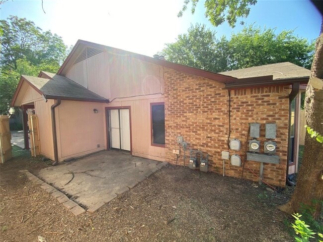 Building Photo - 316 W William Cannon Dr