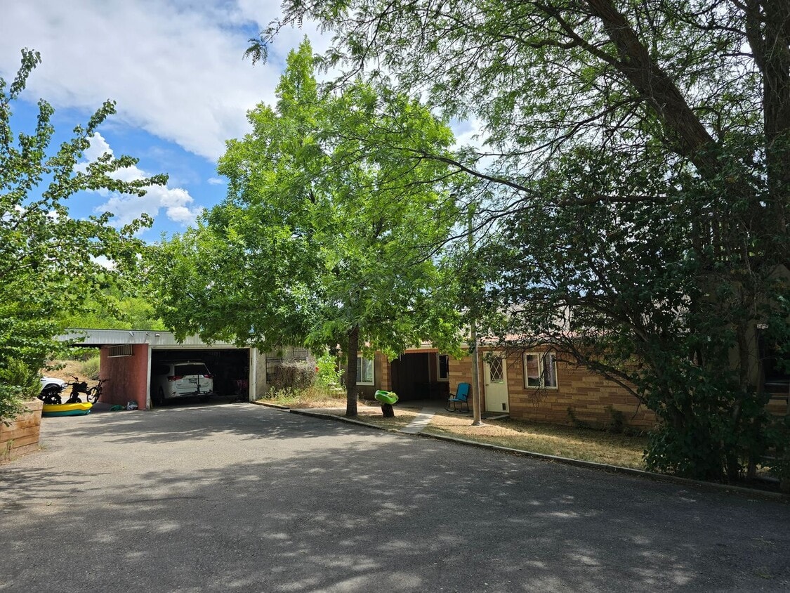 Primary Photo - Furnished 3-Bedroom + Office Ranch Home wi...