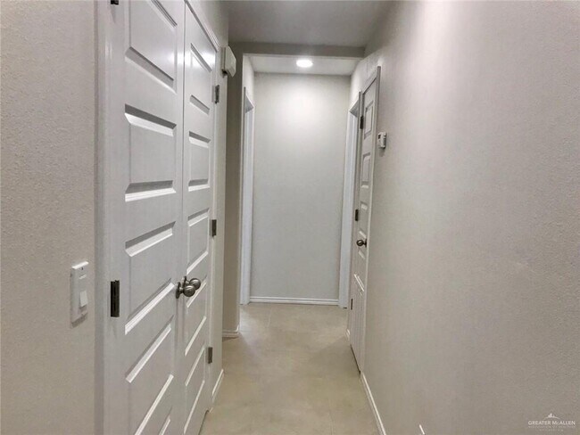 Building Photo - 13 Magdalena St