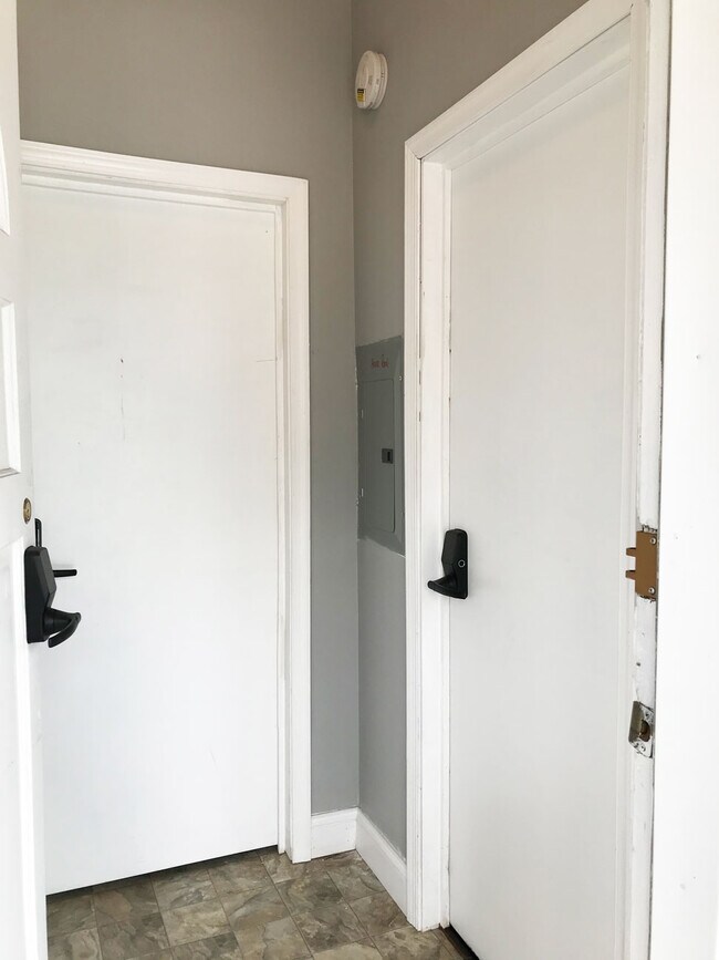 Private Entrances - 27 N 58th St