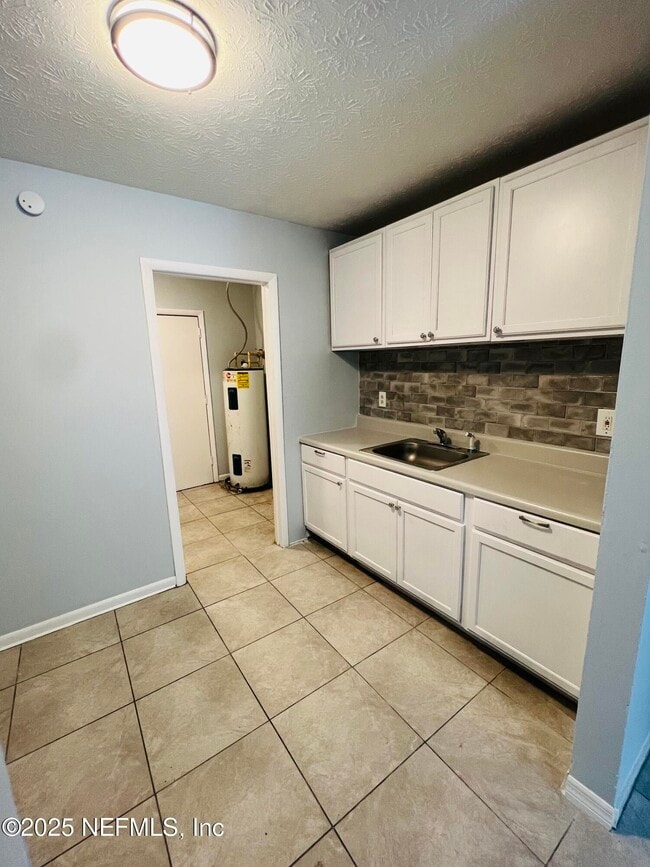 Building Photo - 3638 Lionell St