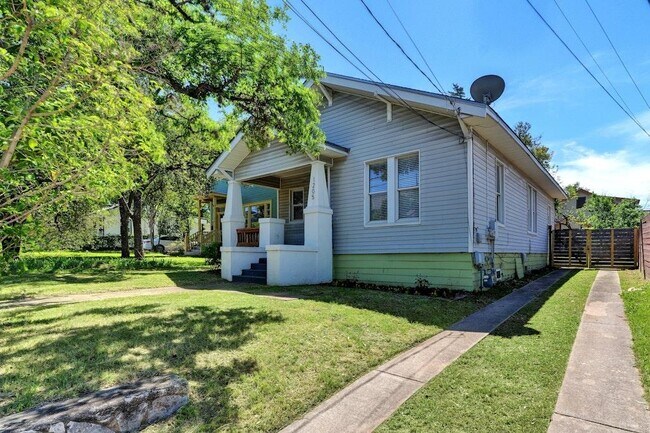 Foto del edificio - 1205 E 12th St