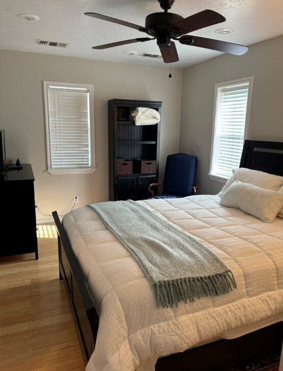 Foto del edificio - 1015 NE Mustang Dr