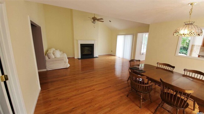 Foto del edificio - 151 Scenic Lake Dr