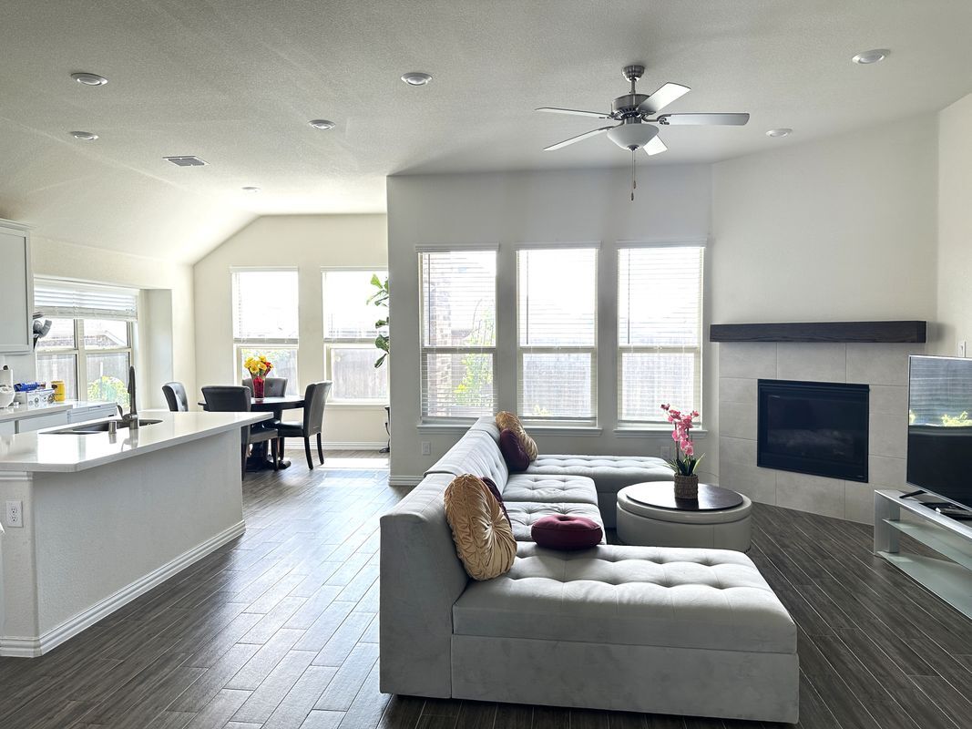 Foto del edificio - 1313 Forest Haven Dr