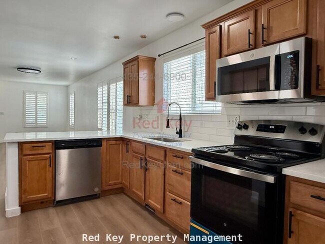 Building Photo - 80 E Single Family Home