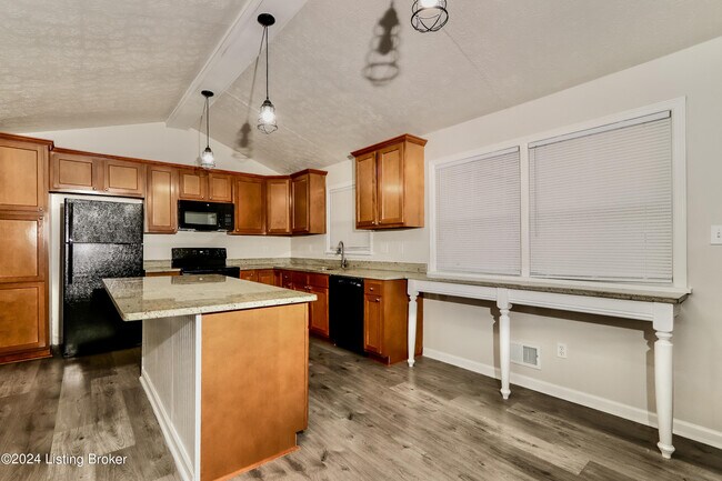 Building Photo - 9104 Royal Oak Dr