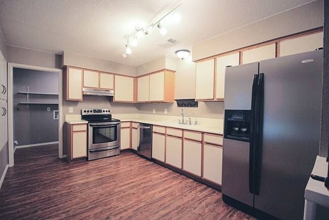 Building Photo - 3 BD 2 BA AVAILABLE NOW!! NEAR LOOKOUT RD