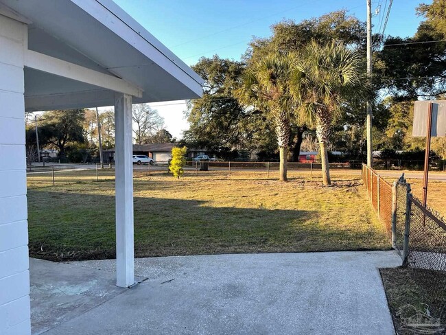 Building Photo - 9455 N Loop Rd
