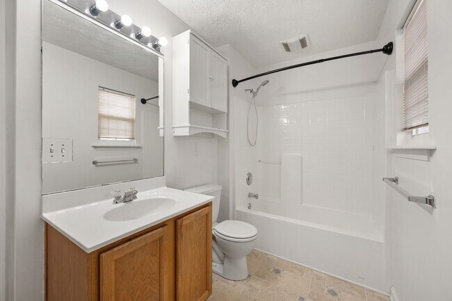 Foto del edificio - Tucked on Arbor Creek is a gem