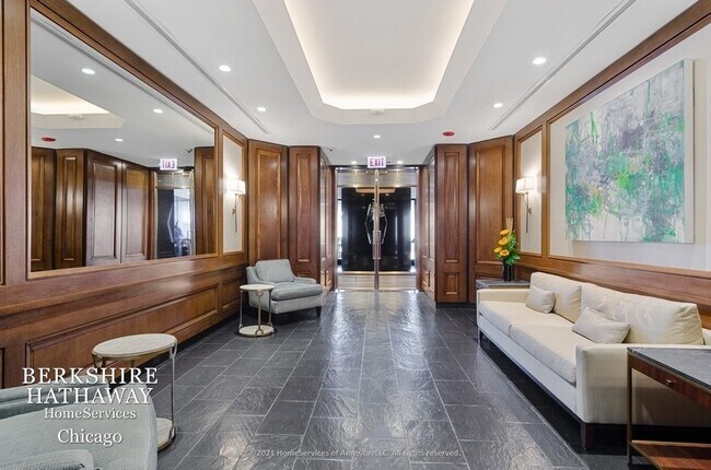 Foto del edificio - 990 N Lake Shore Drive