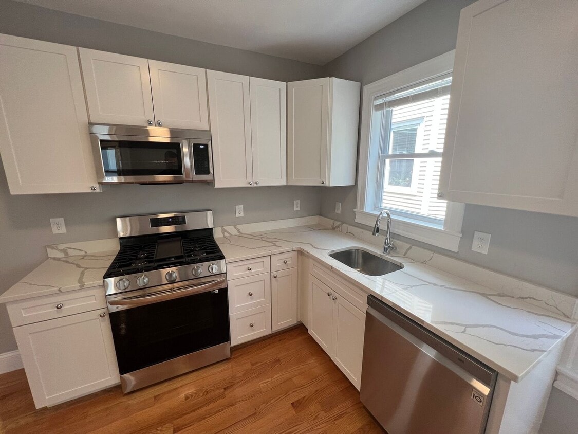 Renovated 4 bed 2 baths in Somerville.... Don't miss out! - Renovated 4 bed 2 baths in Somerville.... Don't miss out!