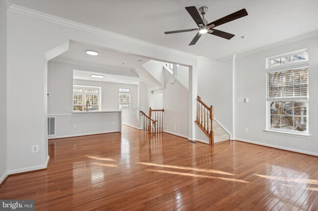 Building Photo - 2754 Manhattan Pl