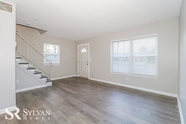 Building Photo - Charming 3BR Townhome in Edgewood!