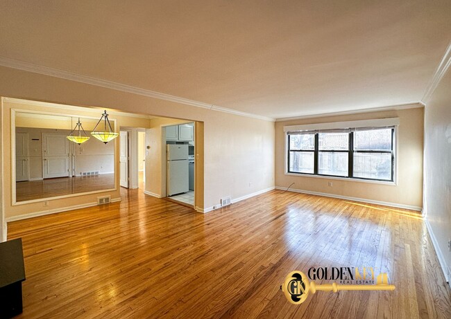 Foto del edificio - Newly Updated Spacious 2 bedroom Flat in R...