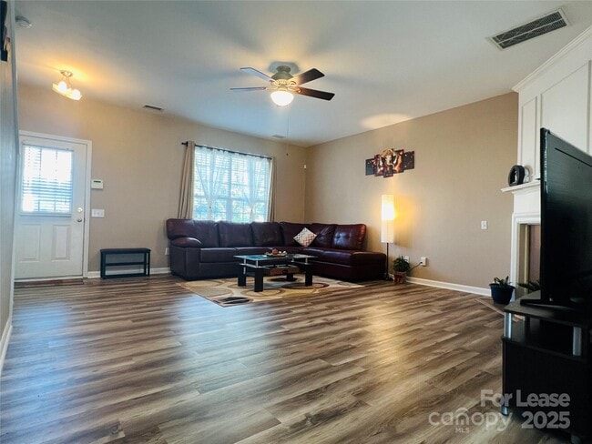 Building Photo - 3203 Mannington Dr