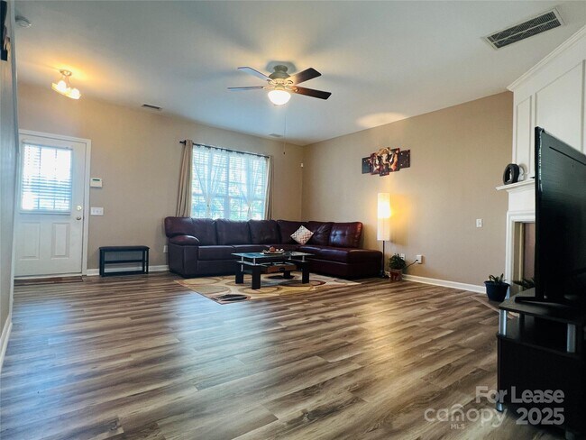 Foto del edificio - 3203 Mannington Dr