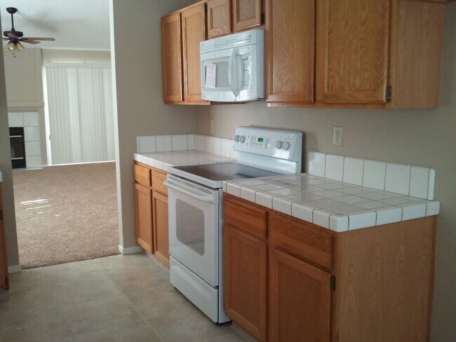 Foto del edificio - 921 Harvest Creek Rd